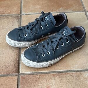 Women’s Converse All Star Low Sneakers (used)